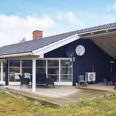 Coastal Hideout Vacation * Bøtø By